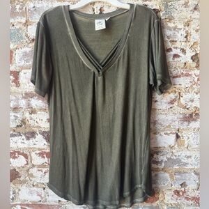 White Crow by BKE Olive V-Neck Short Sleeve Tee